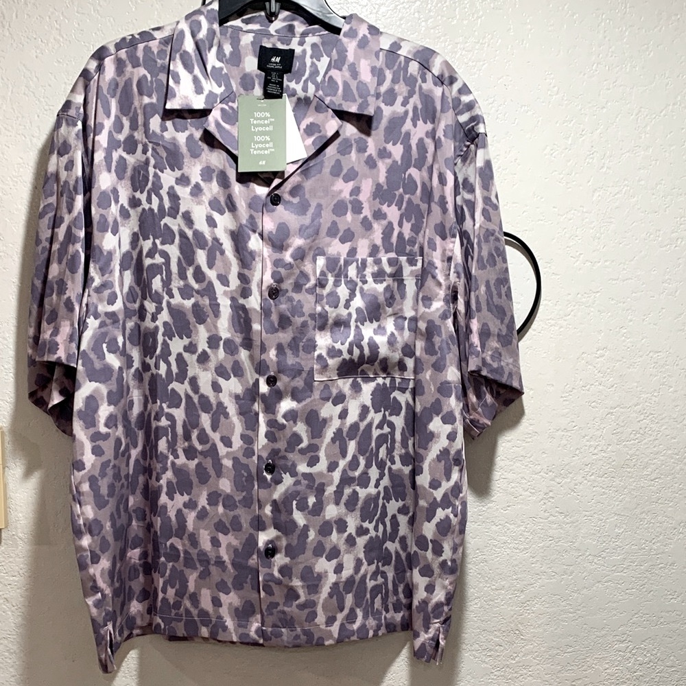 🔹NEW.. H&M Mens Loose Fit Lyocell Resort Causal Button down..